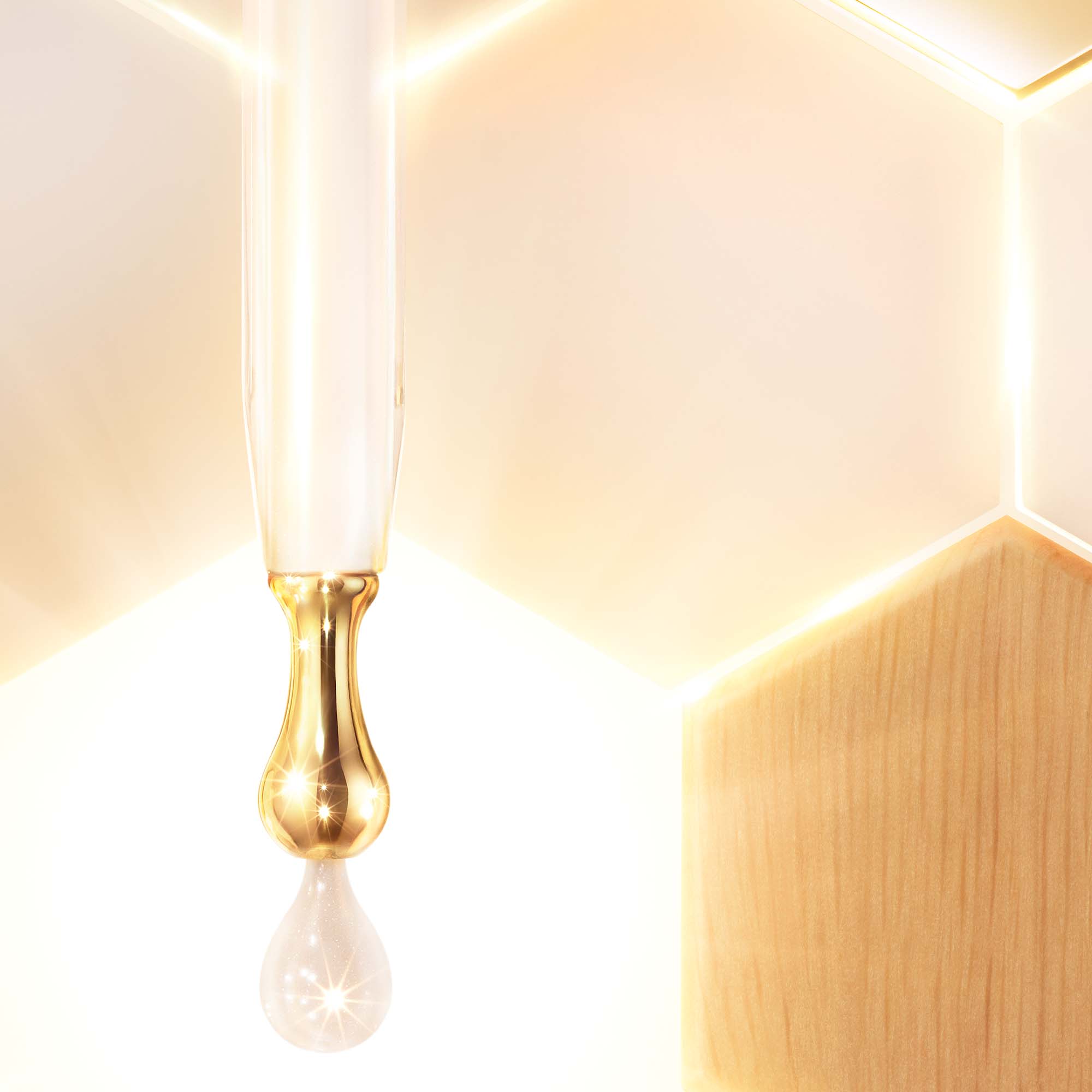 Сыворотка восстанавливающая для кожи вокруг глаз Abeille Royale купить в VISAGEHALL