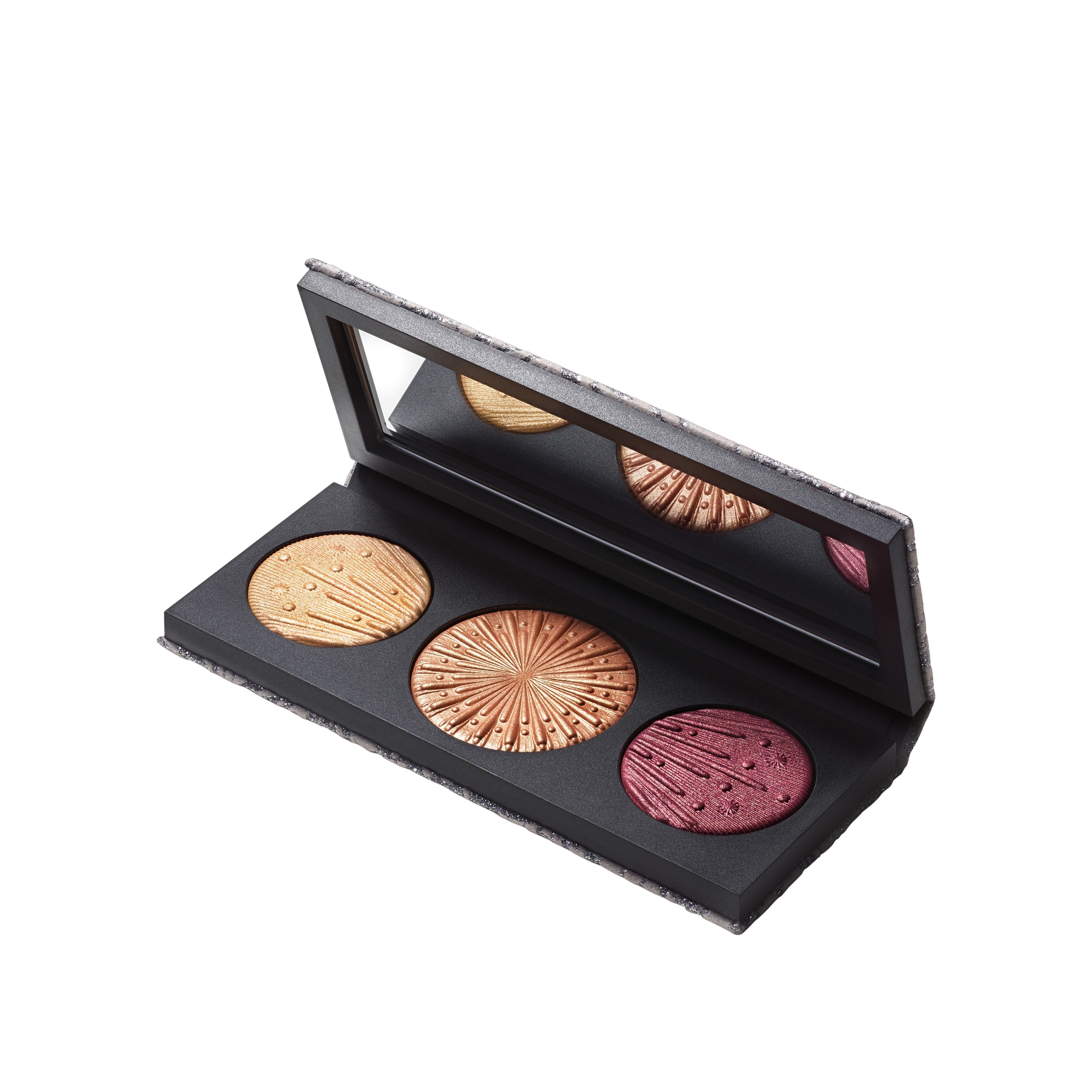 ПАЛЕТКА ДЛЯ ЛИЦА FLASHING ICE EXTRA DIMENSION TRIO MEDIUM DEEP купить в VISAGEHALL