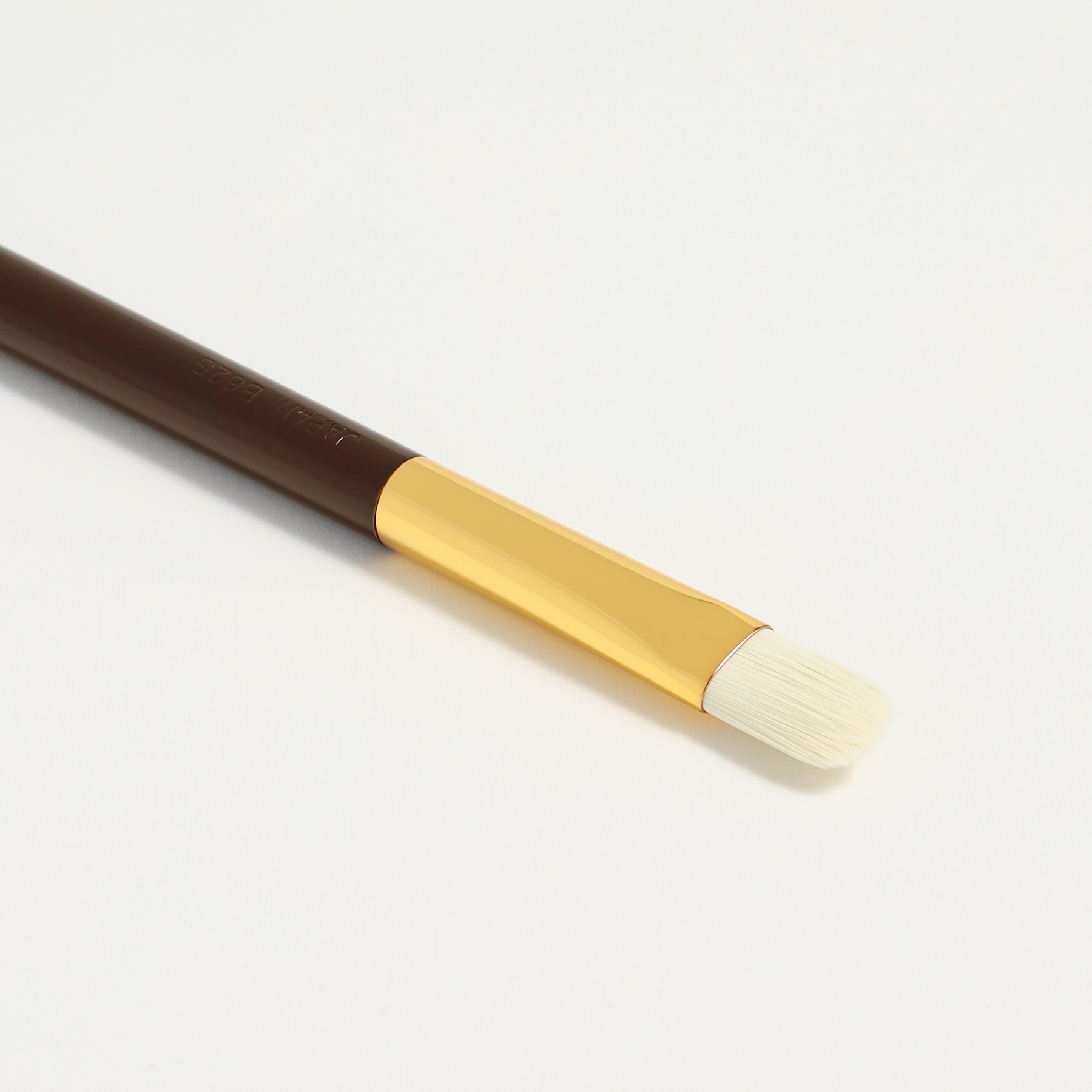 Кисть для консилера Concealer Brush 03 купить в VISAGEHALL