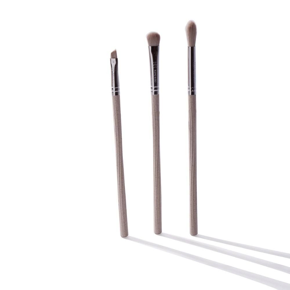 Кисть для подводки глаз скошенная E835 купить в VISAGEHALL