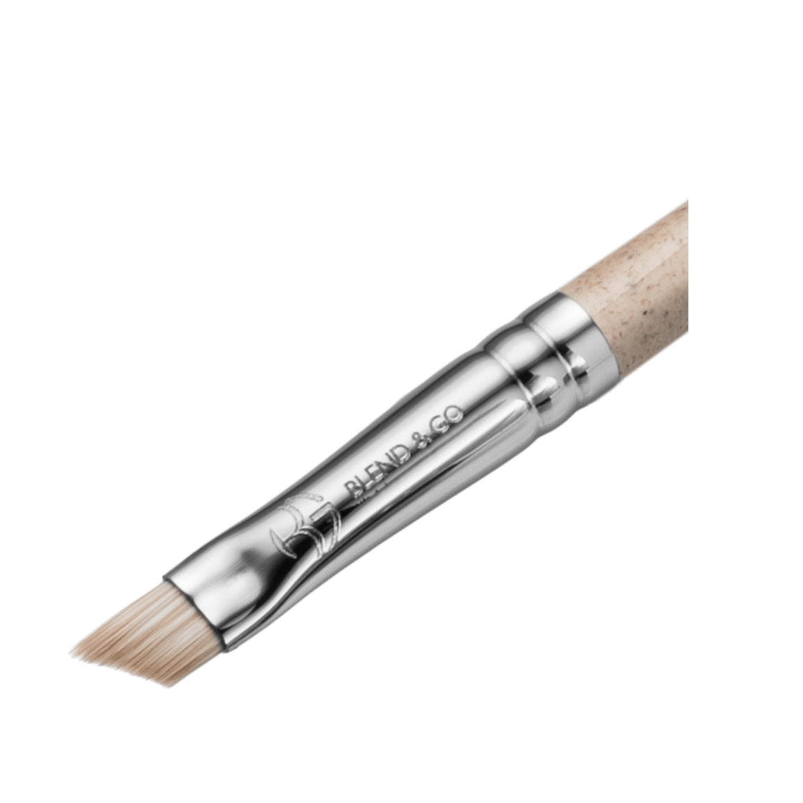 Кисть для подводки глаз скошенная E835 купить в VISAGEHALL