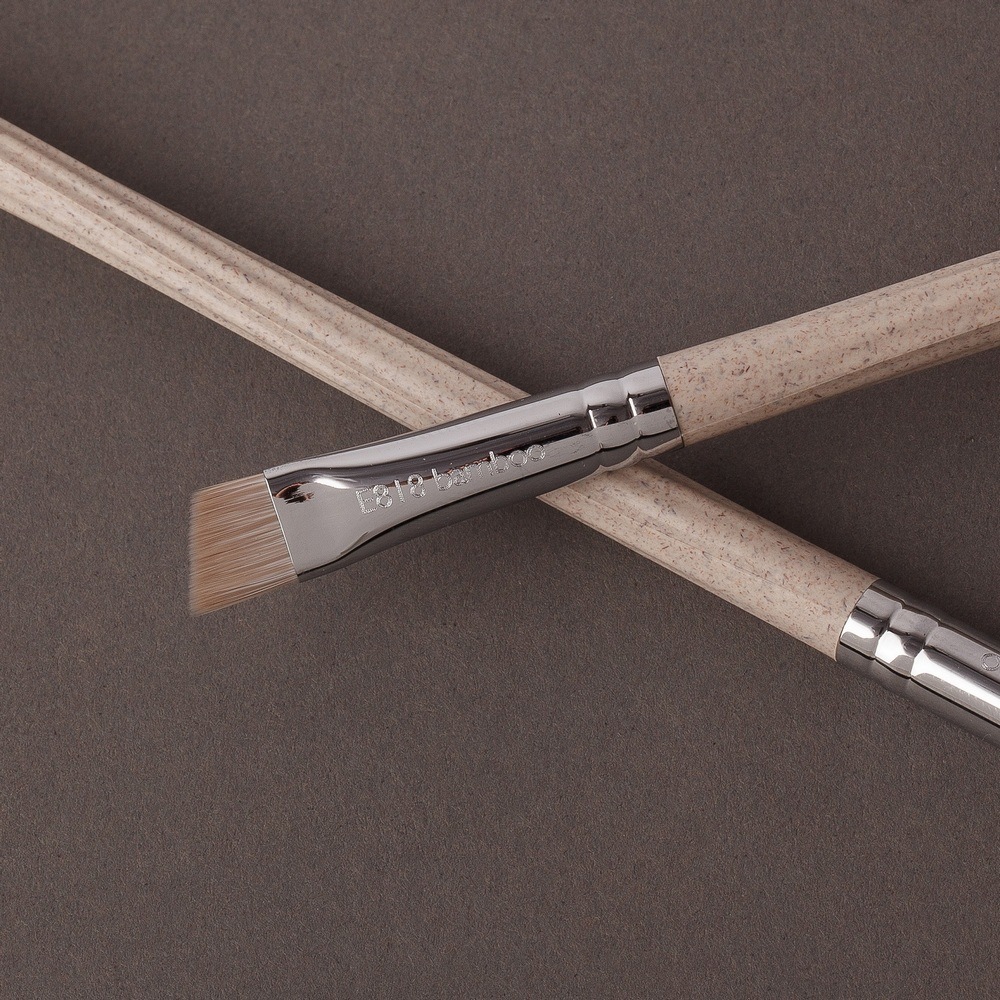 Кисть для бровей скошенная E818 купить в VISAGEHALL