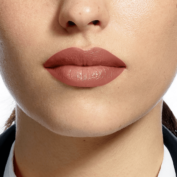 Помада для губ увлажняющая Color Riche 02 аКтуальный купить в VISAGEHALL