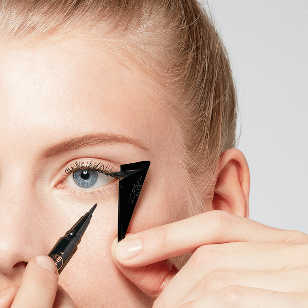 Подводка для глаз Superliner Cat Eye с трафаретом 01 черный купить в VISAGEHALL