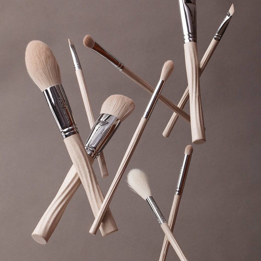 Кисть для подводки глаз скошенная E835 купить в VISAGEHALL