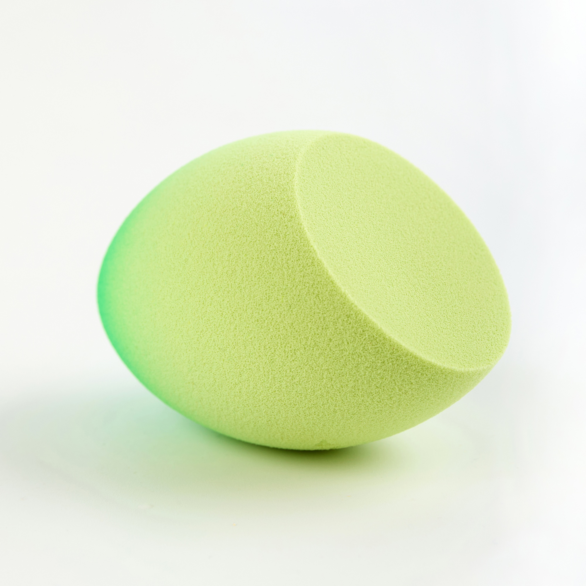 Спонж для макияжа с двойным срезом Зеленый Градиент купить в VISAGEHALL