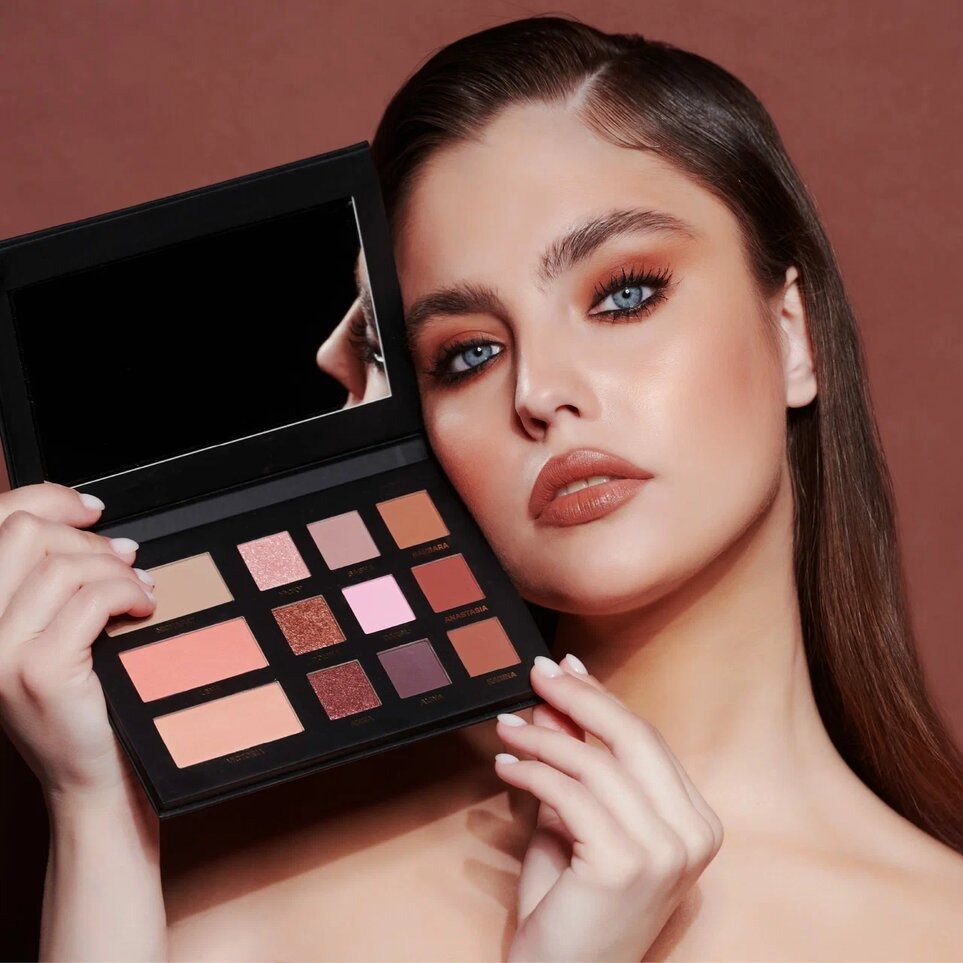 Палетка для макияжа от Лены Ясенковой купить в VISAGEHALL
