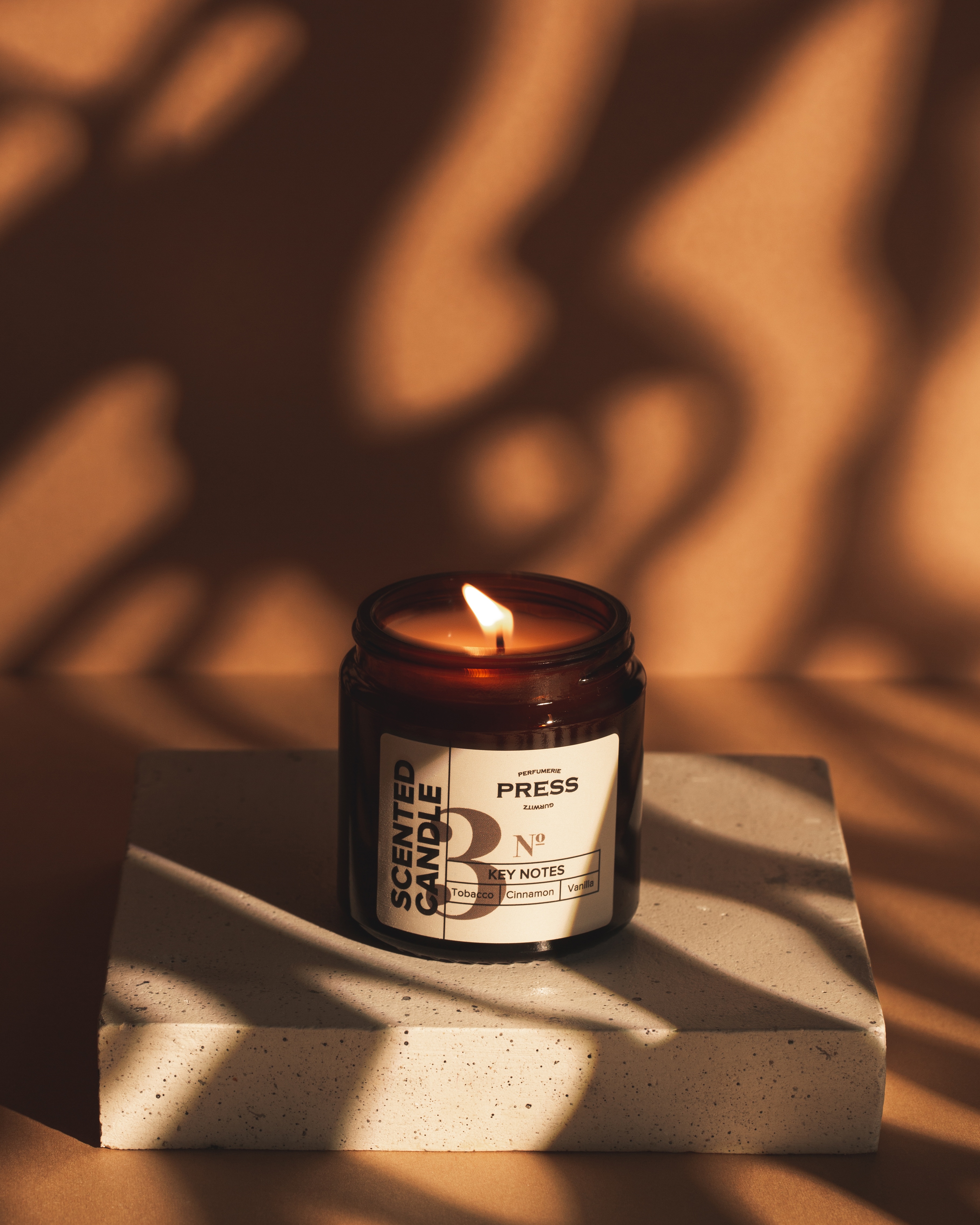 Свеча ароматизированная №3 с нотами табака, корицы и ванили купить в VISAGEHALL