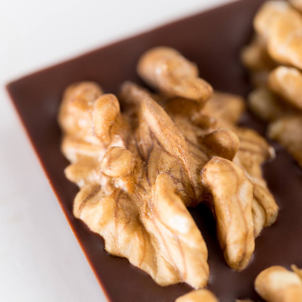 Шоколад горький Грецкий орех 69%, 140г купить в VISAGEHALL