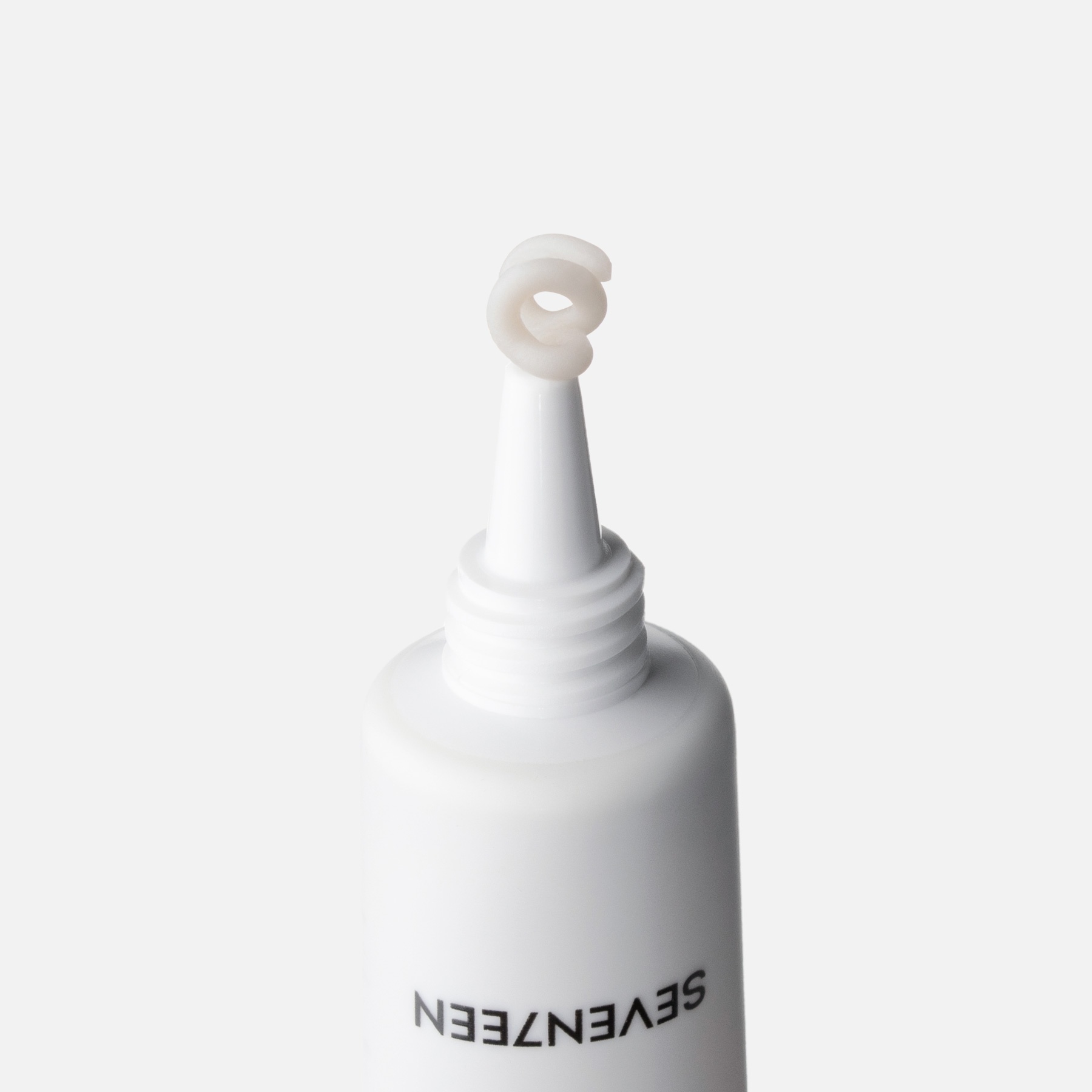 Праймер бархатный для век Velvet Eyelid Primer купить в VISAGEHALL