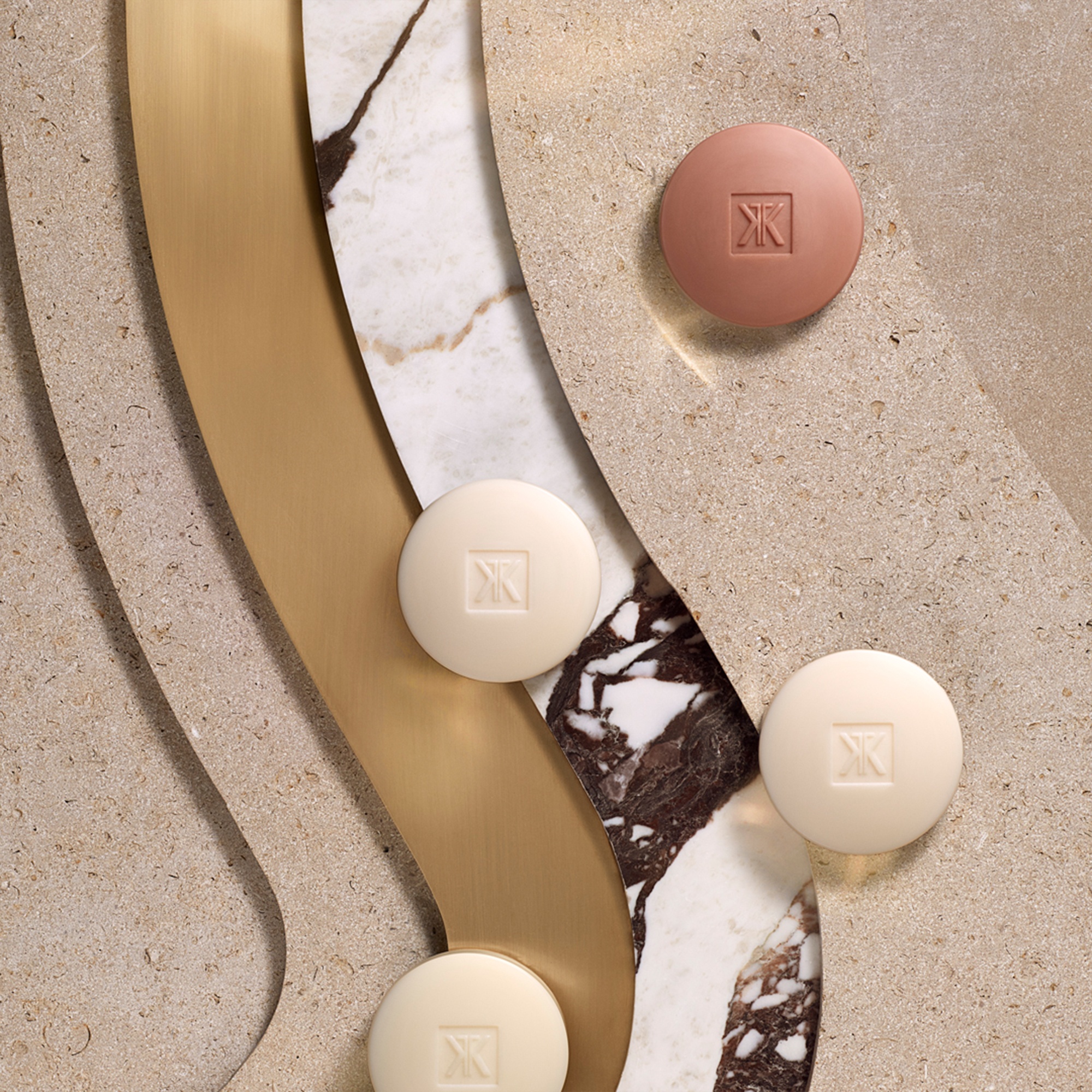 Мыло твердое парфюмированное 724  купить в VISAGEHALL