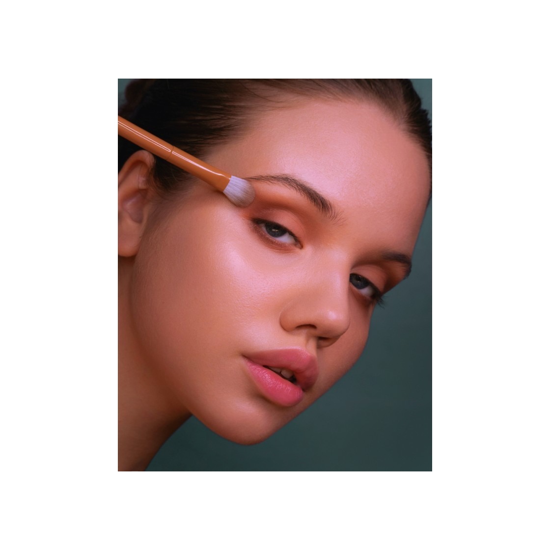 Кисть для глаз Khloe By Makeup Religion Ae купить в VISAGEHALL