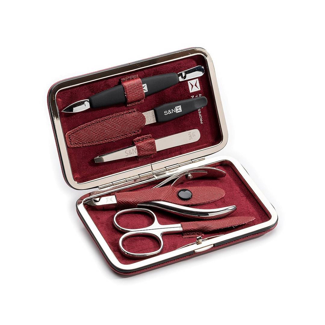 Набор для маникюра в красном чехле