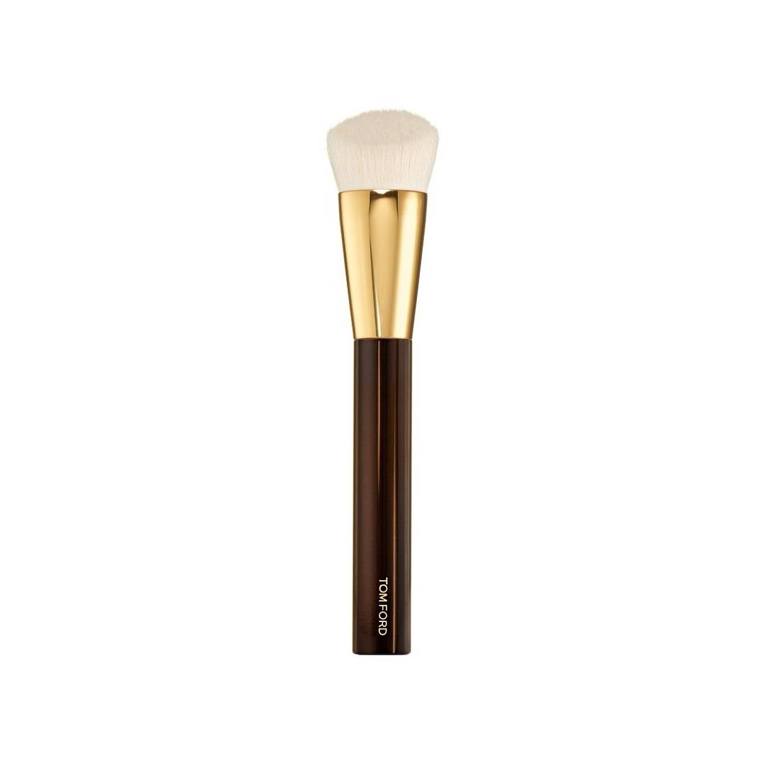 Кисть Shade & Illuminate Foundation Brush 2.5